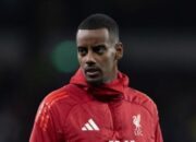 TERBONGKAR! Isak Latihan Bareng Liverpool? Menguak Kabar Gembira di Tengah Spekulasi Panas!