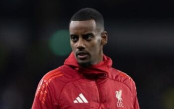 TERBONGKAR! Isak Latihan Bareng Liverpool? Menguak Kabar Gembira di Tengah Spekulasi Panas!