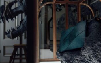 Mengejutkan! Tas Tangan Pertama Kulit T-Rex Sintetis Seharga Miliaran Siap Dilelang!