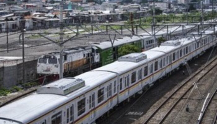 TERBONGKAR! Mitos Gila Kereta Api: Rahim Lepas Karena Kecepatan? Cek Fakta Medisnya!