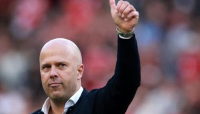 PLOT TWIST: Masa Depan Arne Slot di Liverpool Terkuak! Bertahan di Tengah Badai?