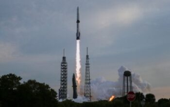 Roket Jeff Bezos Mendadak Dilarang Terbang! Terkuak Alasan di Balik Penyelidikan FAA