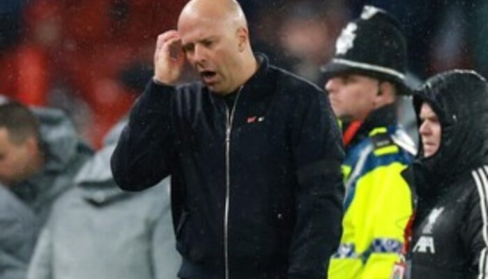 TERBONGKAR! Mengapa Arne Slot Tak Peduli Spekulasi Masa Depannya di Liverpool & Apa Rencananya!